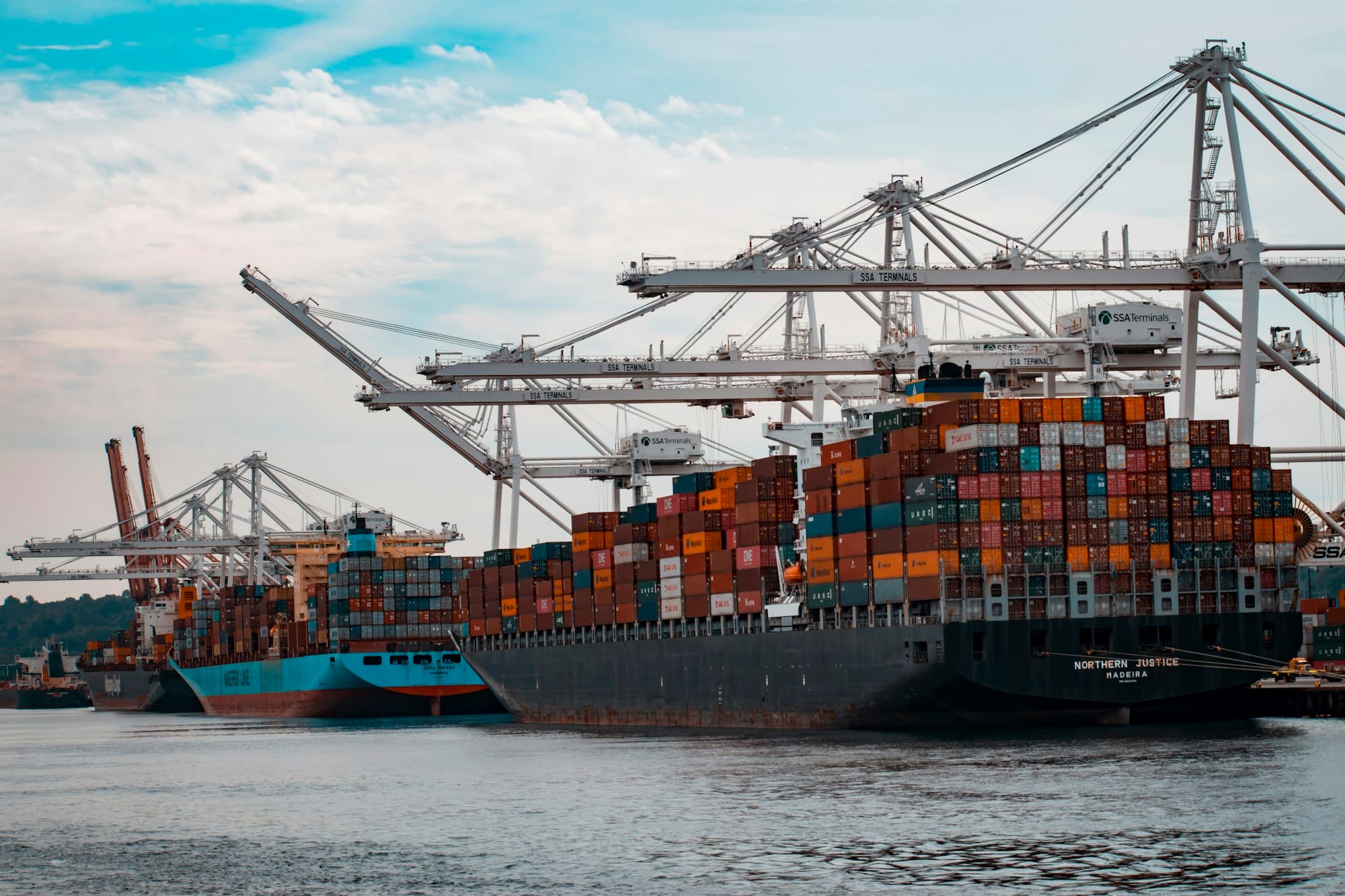 Container terminal with gantry cranes